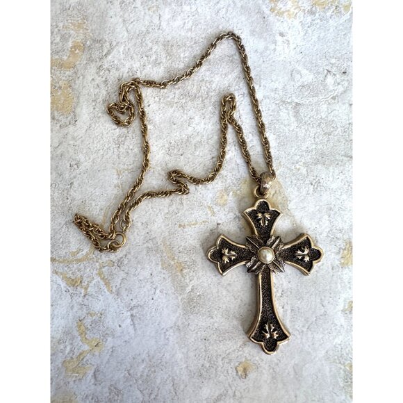 Vintage Sarah Coventry Limited Edition 1975 Large Cross Necklace - Picture 1 of 6